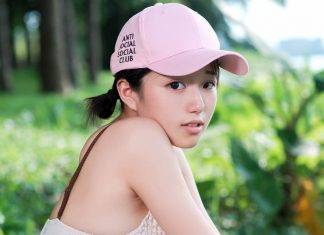 Người đẹp bỏ thành phố về quê tắm sông đầy mê hoặc Người đẹp bỏ thành phố về quê tắm sông đầy mê hoặc